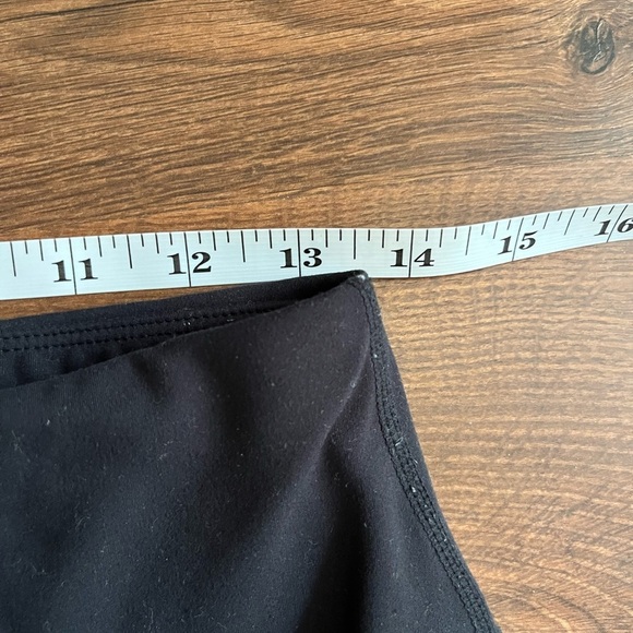 Polygon High Waisted Leggings with Pockets 🖤✨ - Picture 7 of 11